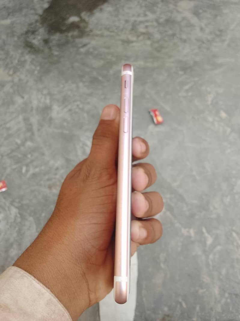 Apple iPhone 7 3