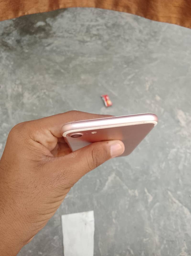 Apple iPhone 7 4