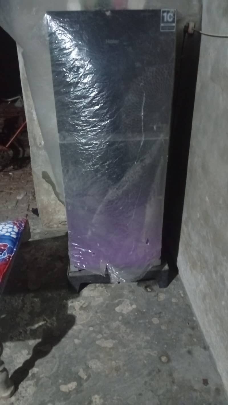 Refrigerator Medium size 0