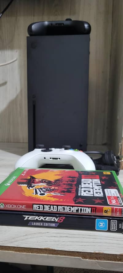 XBOX SERIES X With 2 Controllers & Games
