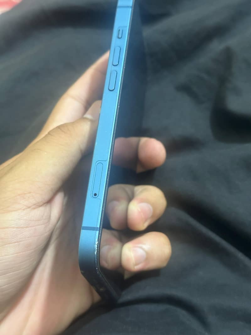 Apple iPhone 13 2