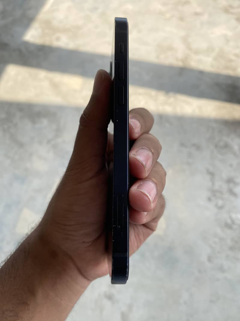 Apple iPhone 12 3
