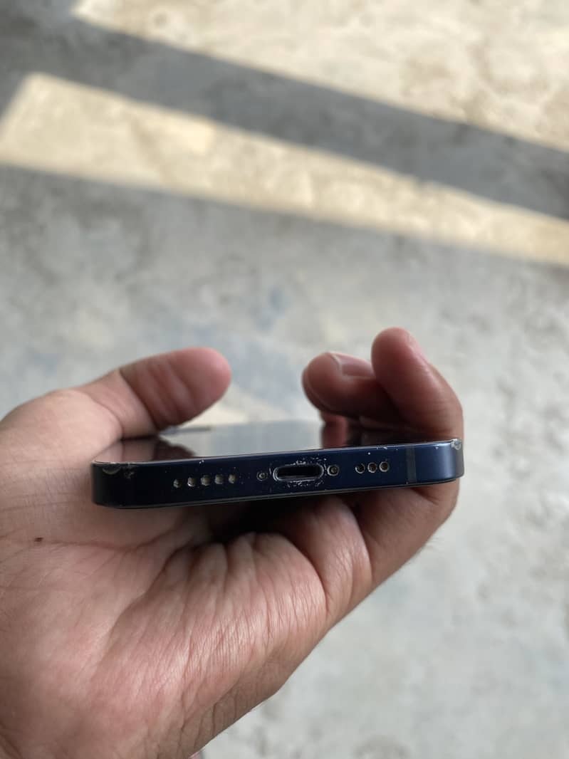 Apple iPhone 12 6