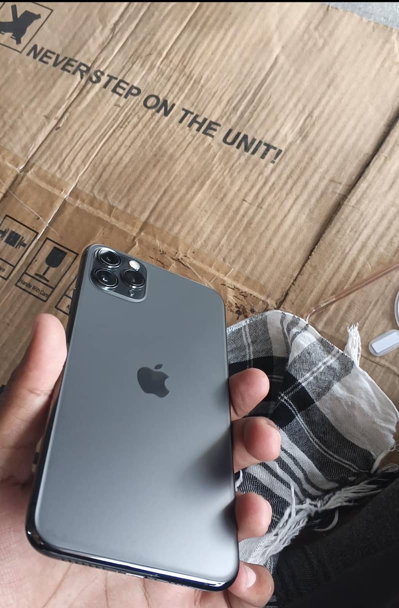 Apple iPhone 11 Pro Max 6