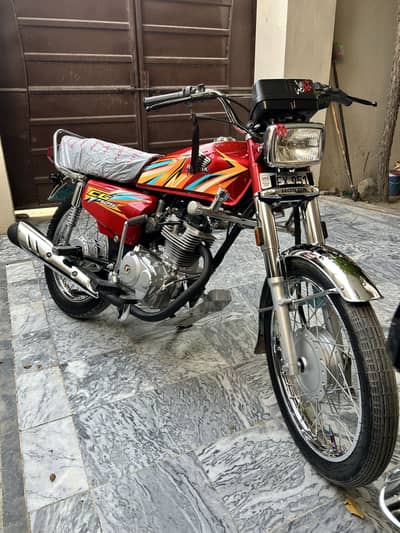 Honda 125 for sale 26 model . .