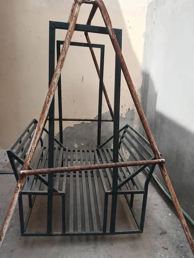 Heavy Iron Jhoola – Strong & Durable | Good Condition