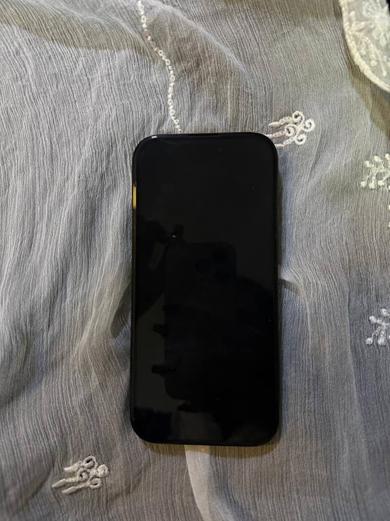 Apple iPhone 16 Pro 1