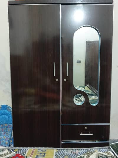 two dor almari