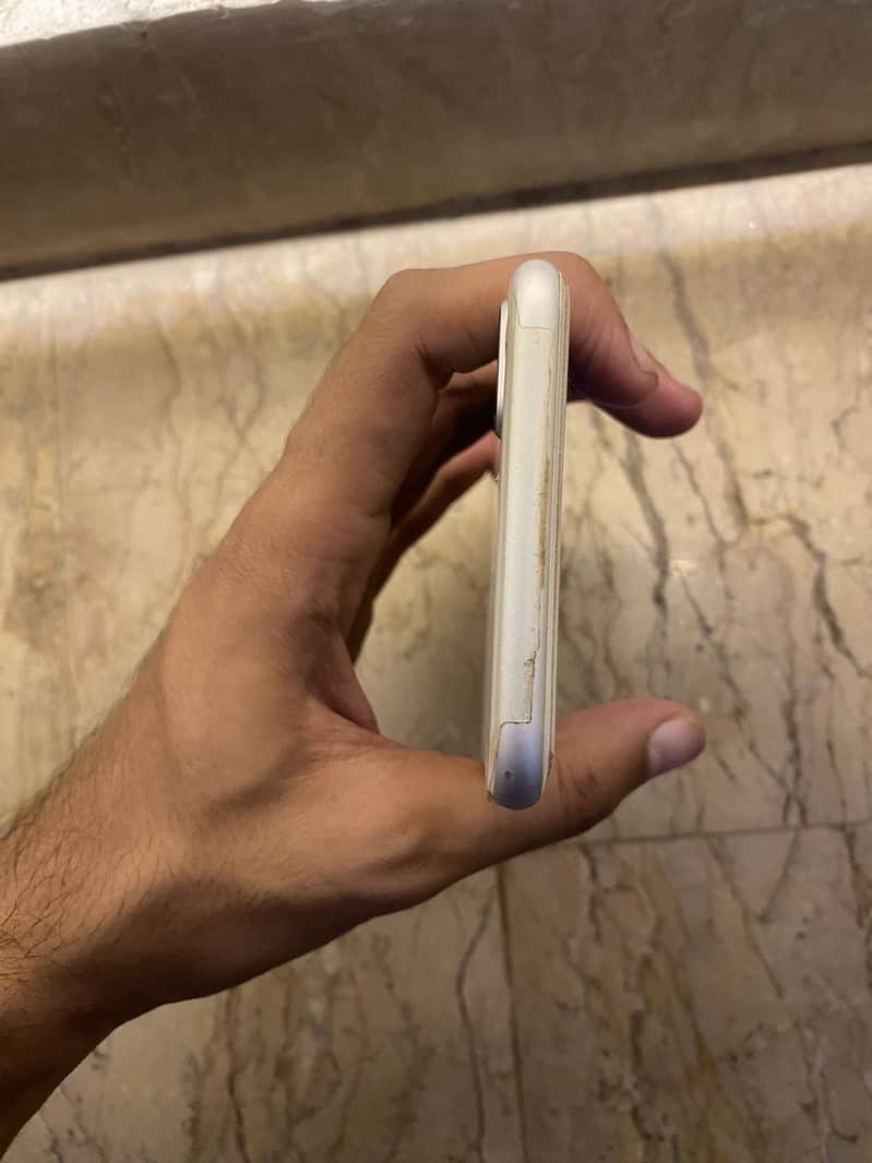 Apple iPhone 8 Plus 4