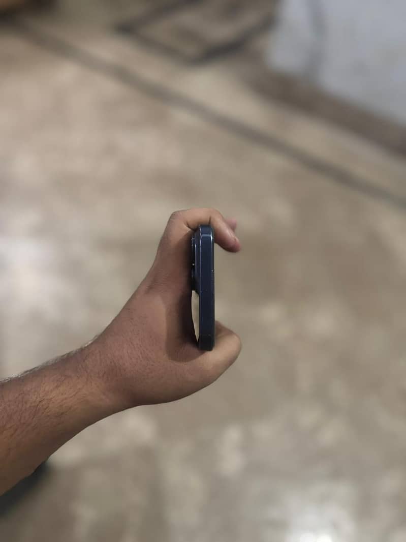 Apple iPhone 15 Pro Max 2