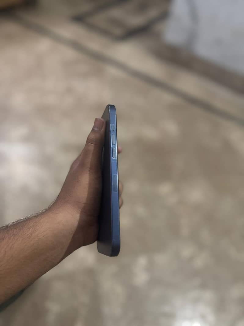 Apple iPhone 15 Pro Max 4