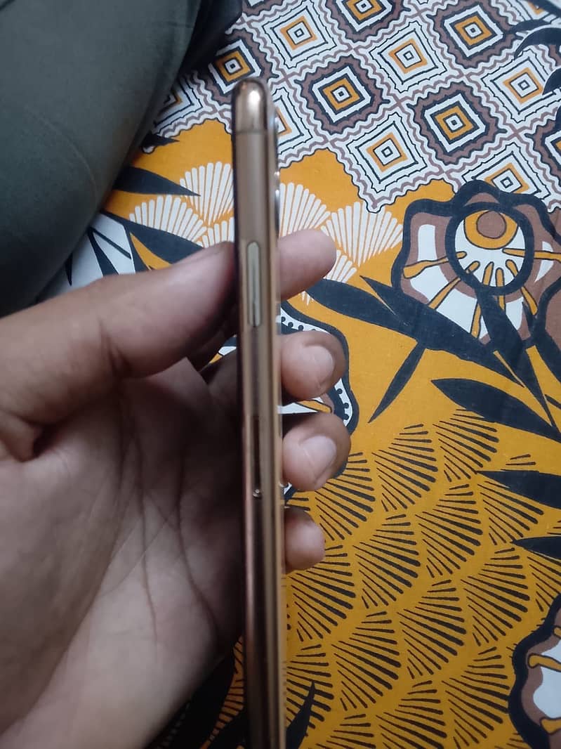 Apple iPhone 11 Pro Max 1
