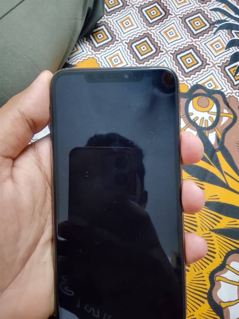Apple iPhone 11 Pro Max 2