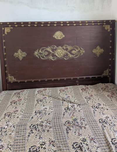 king size wooden bed