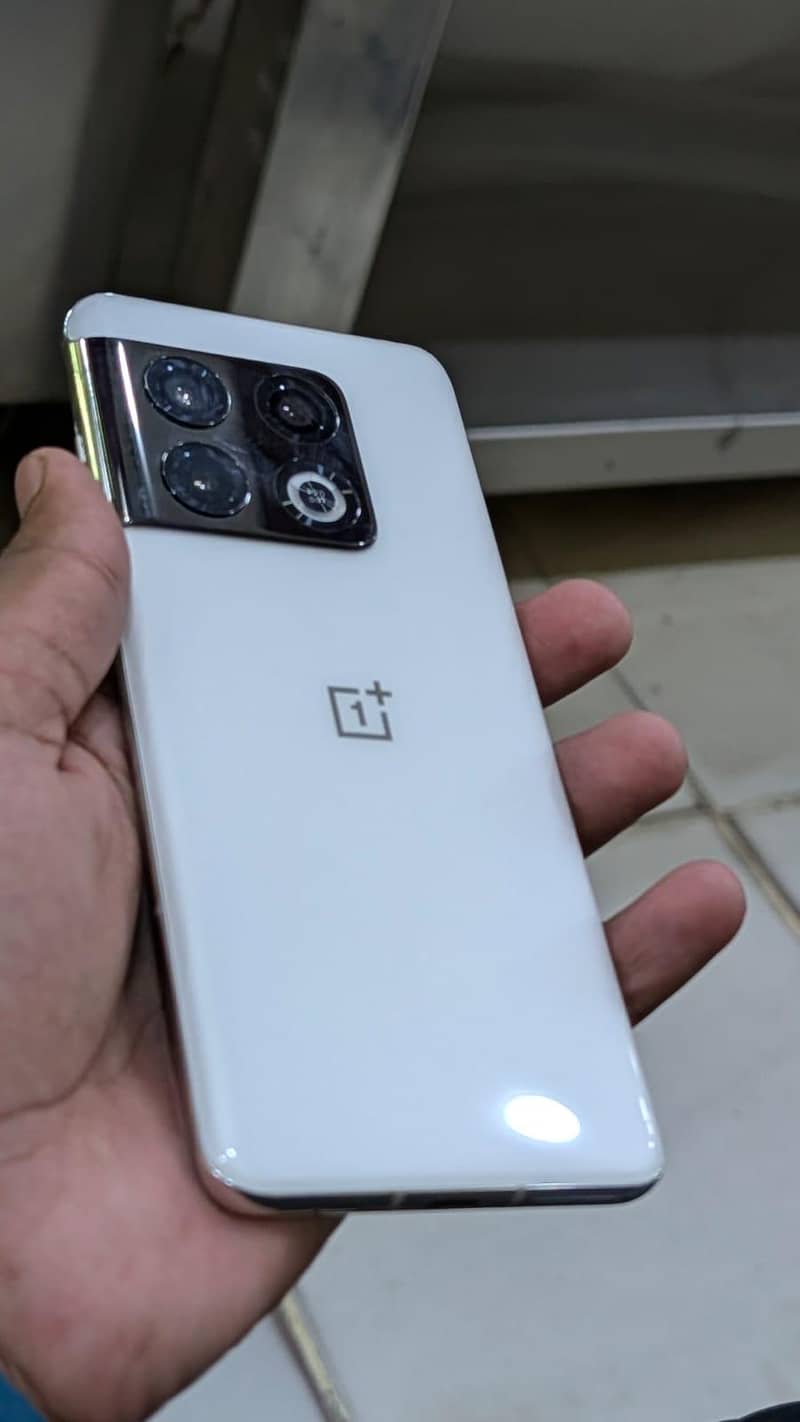 One Plus 10 Pro Panda edition 0