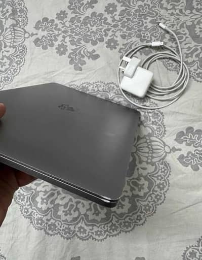 MacBook pro 13 inch 2020 intal core i5 for sale