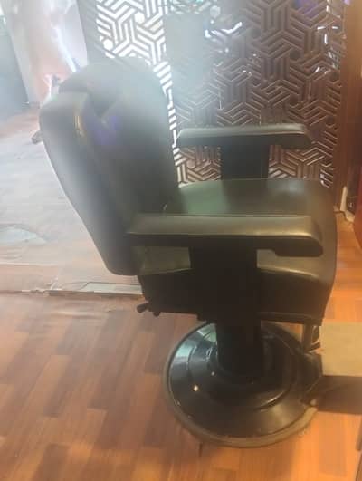 Mens Salon Fancy Sofa Style Used 6 Chairs & 5 Wood Boxes Sale