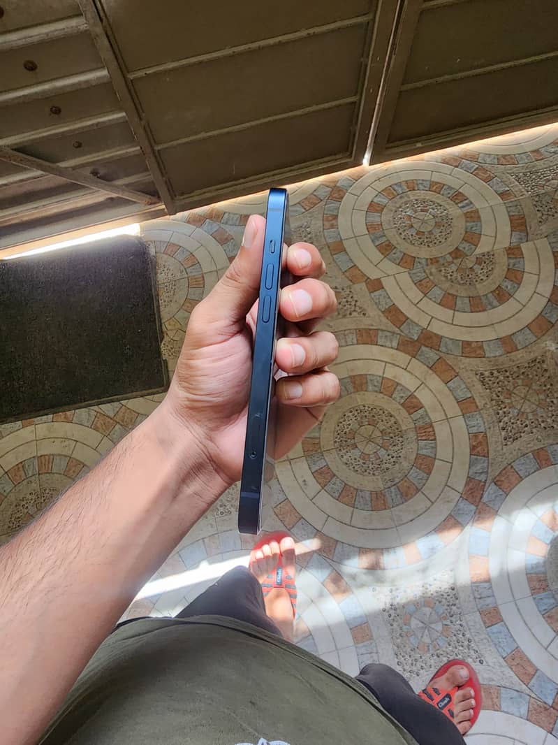 Apple iPhone 13 2