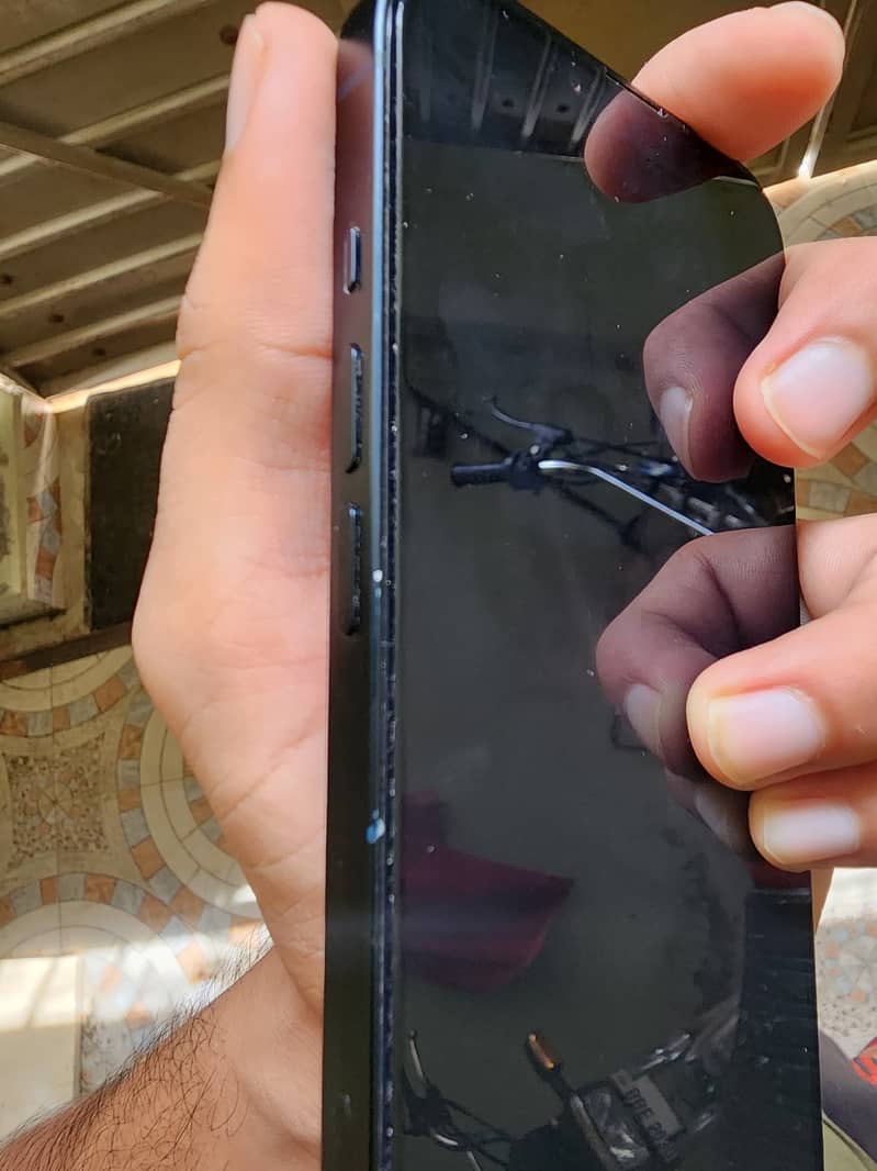 Apple iPhone 13 4