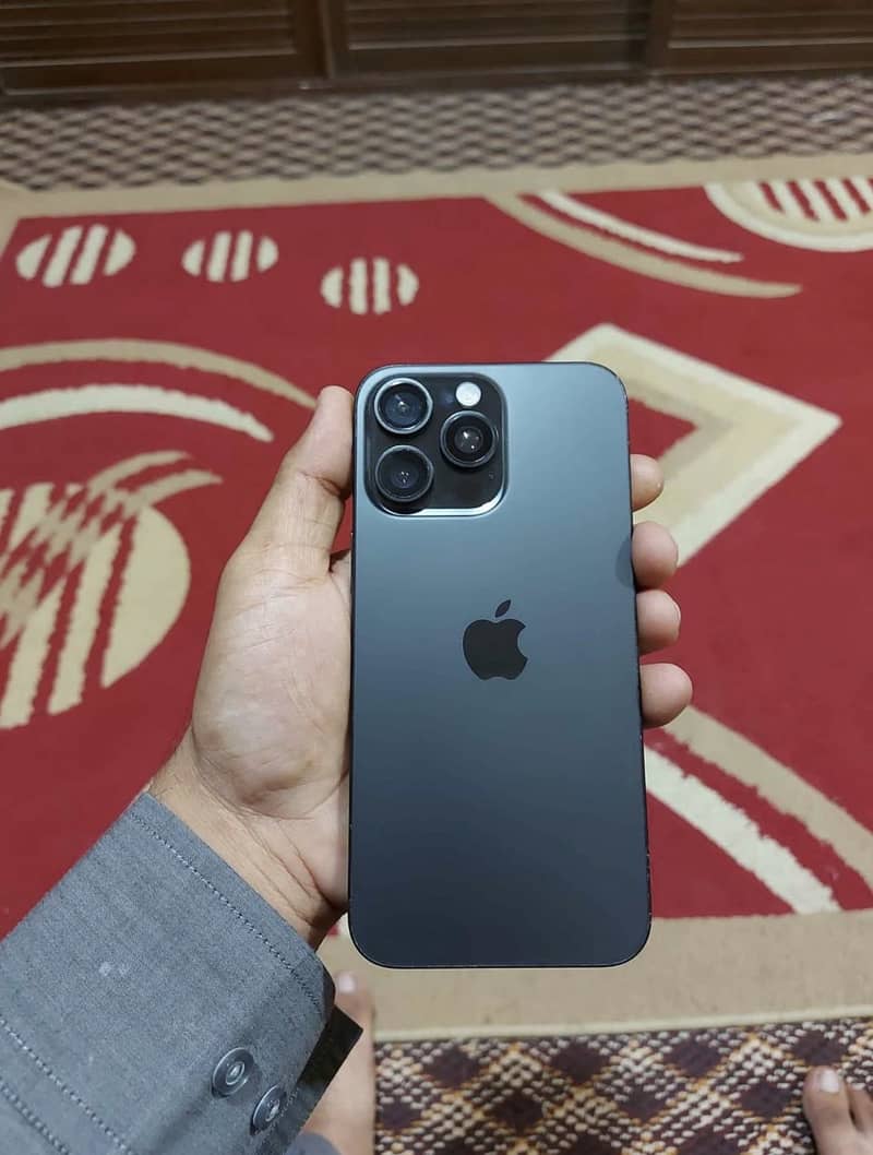 Apple iPhone 15 Pro Max 2