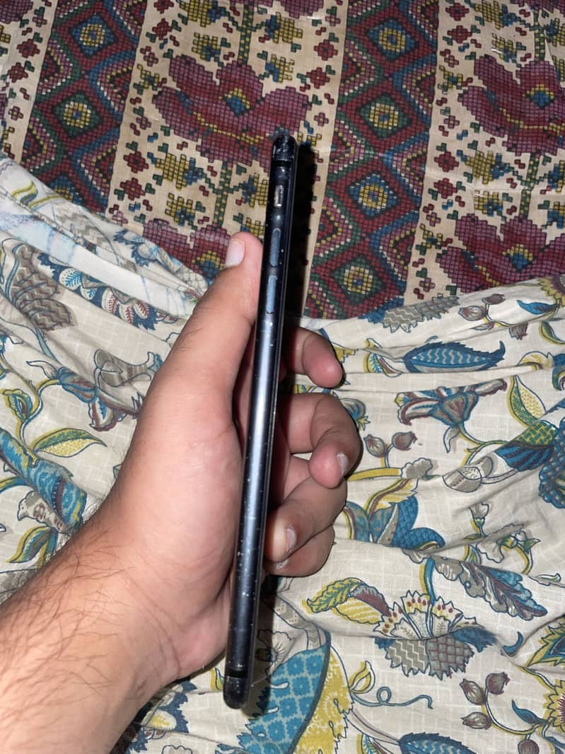 Apple iPhone 7 Plus 1