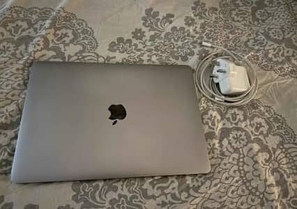 MacBook pro 13 inch (2020) Intel core i5 for sale