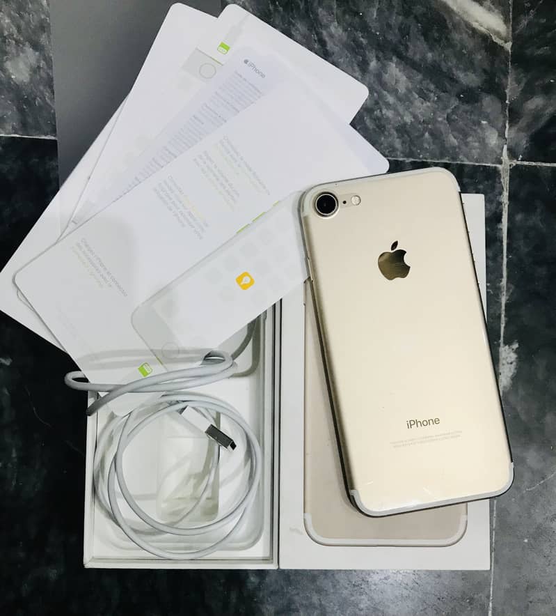 Apple iPhone 7 0