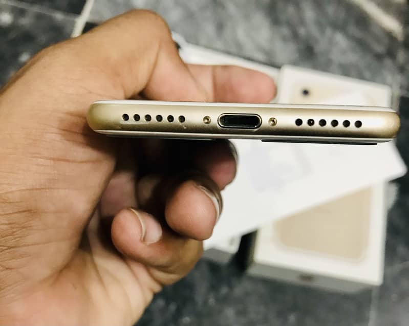 Apple iPhone 7 3