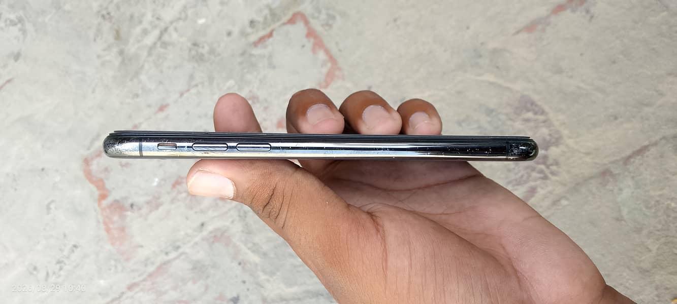 Apple iPhone X 3