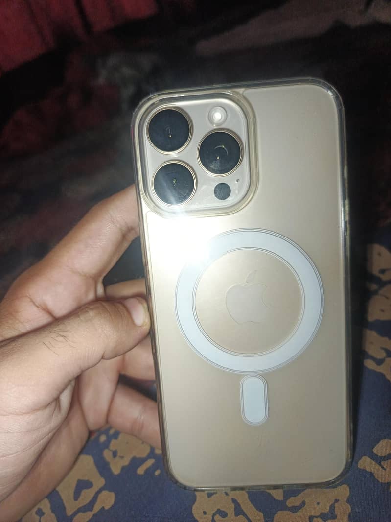 Apple iPhone 16 Pro Max 0