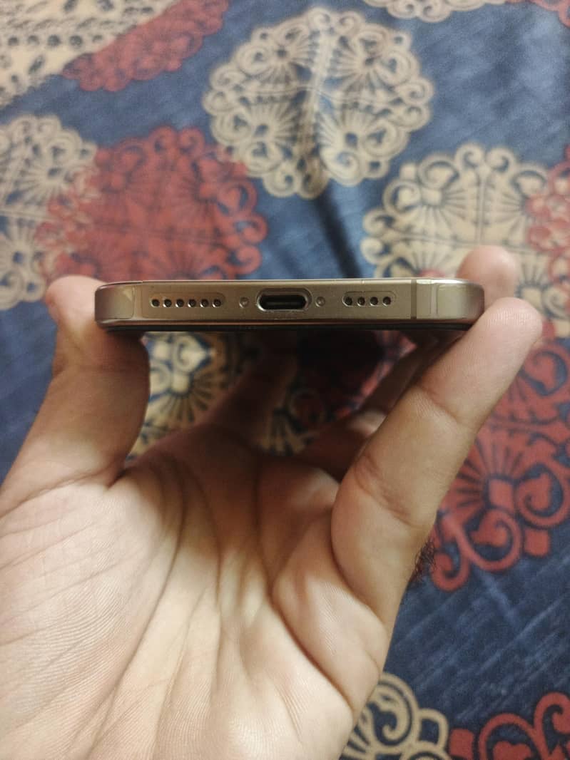 Apple iPhone 16 Pro Max 3