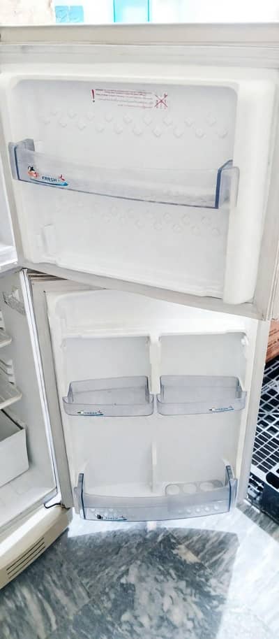 PEL Refrigerator 2 door only gas issue