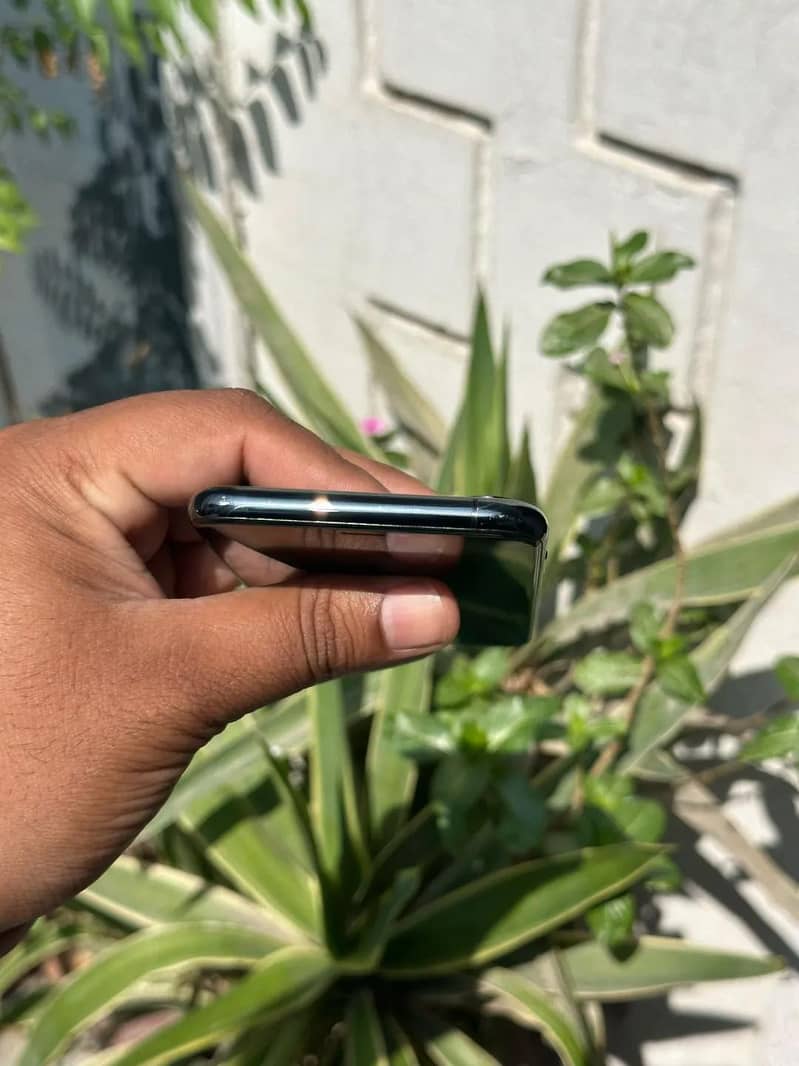 Apple iPhone XS 5