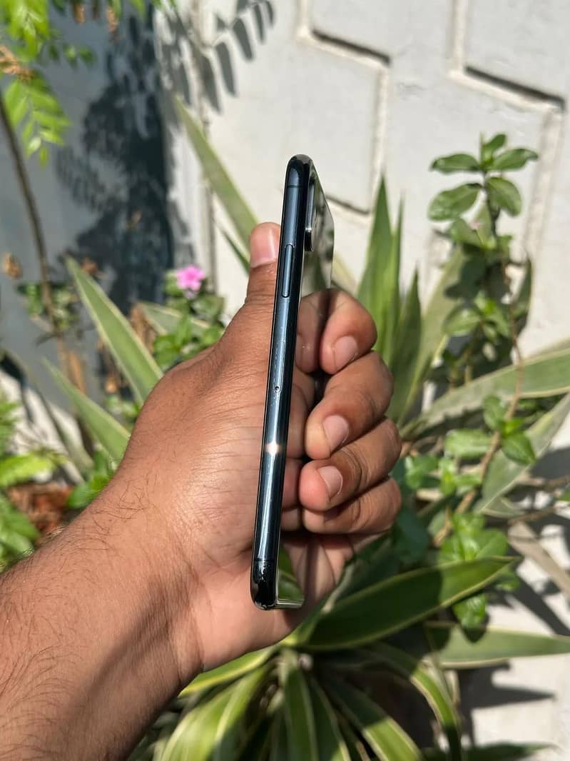 Apple iPhone XS 6