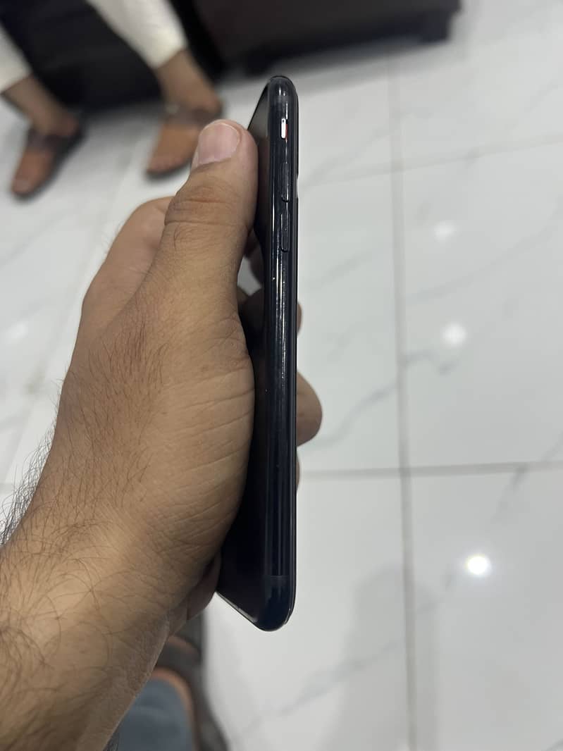 Apple iPhone 8 4