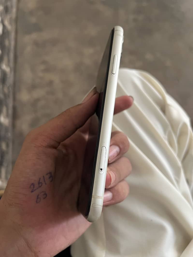 Apple iPhone 11 7
