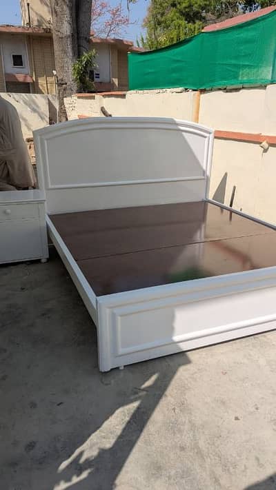 Double Mattress wooden Bed with 1 side table