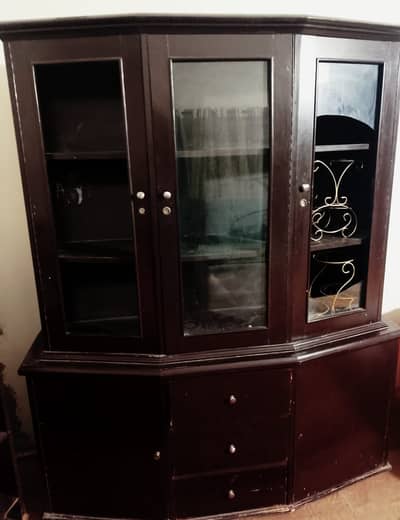 Crockery Cabinet (برتنوں والی الماری)