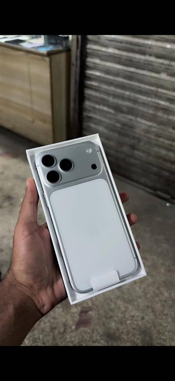 Apple iPhone 17 Pro Max 0