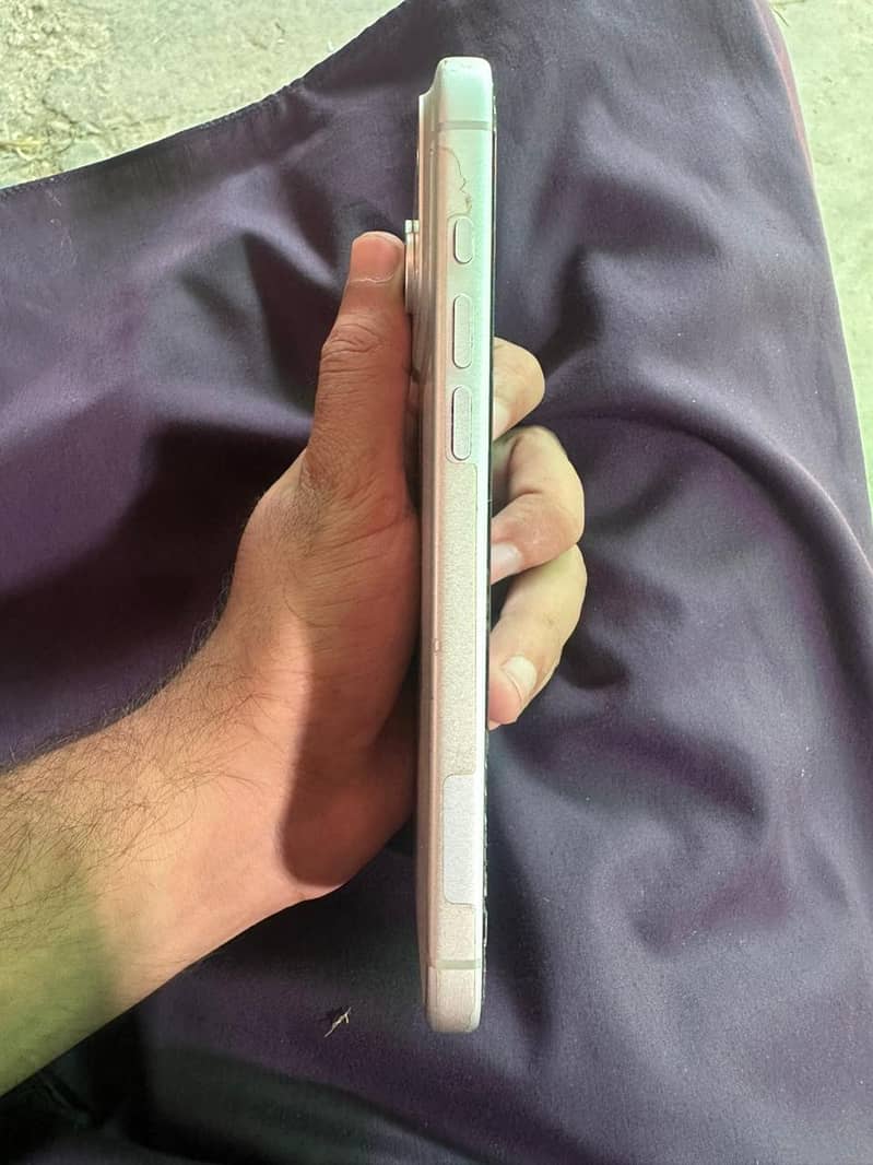 Apple iPhone 17 Pro Max 4