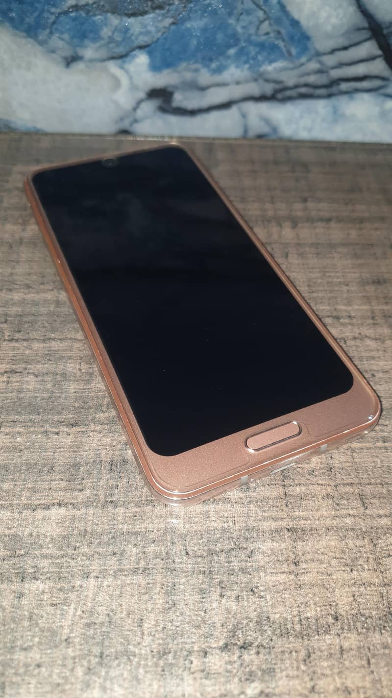 Sharp Aquos R2 0