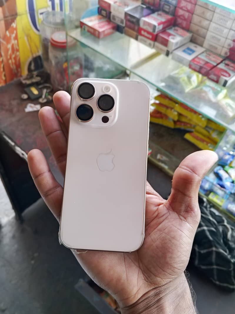 Apple iPhone 16 Pro 1