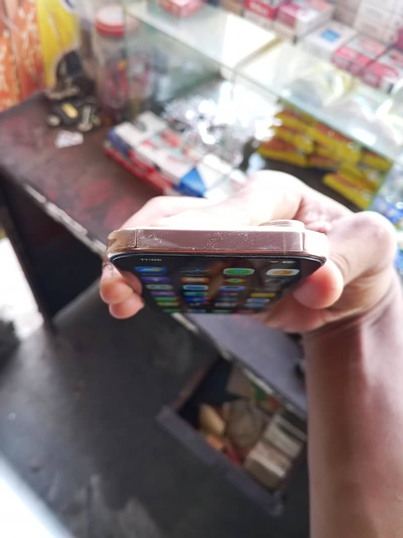 Apple iPhone 16 Pro 2