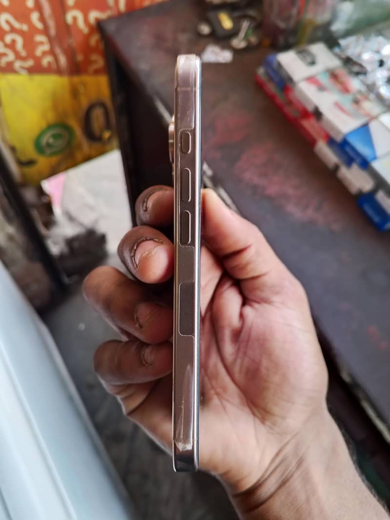 Apple iPhone 16 Pro 5