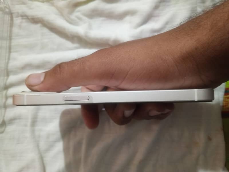 Apple iPhone 13 2