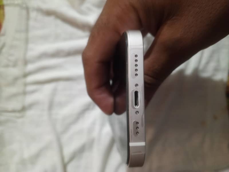 Apple iPhone 13 5