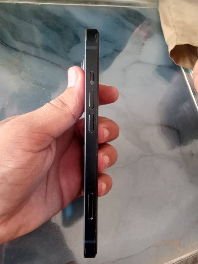 Apple iPhone 13 2