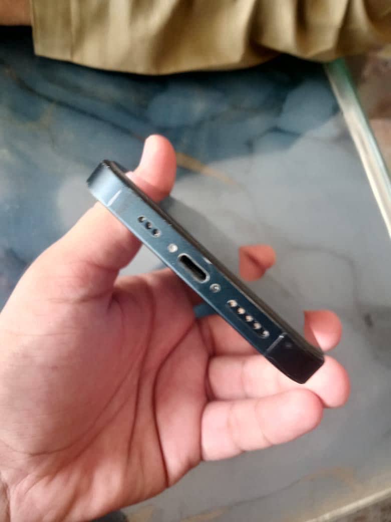 Apple iPhone 13 3
