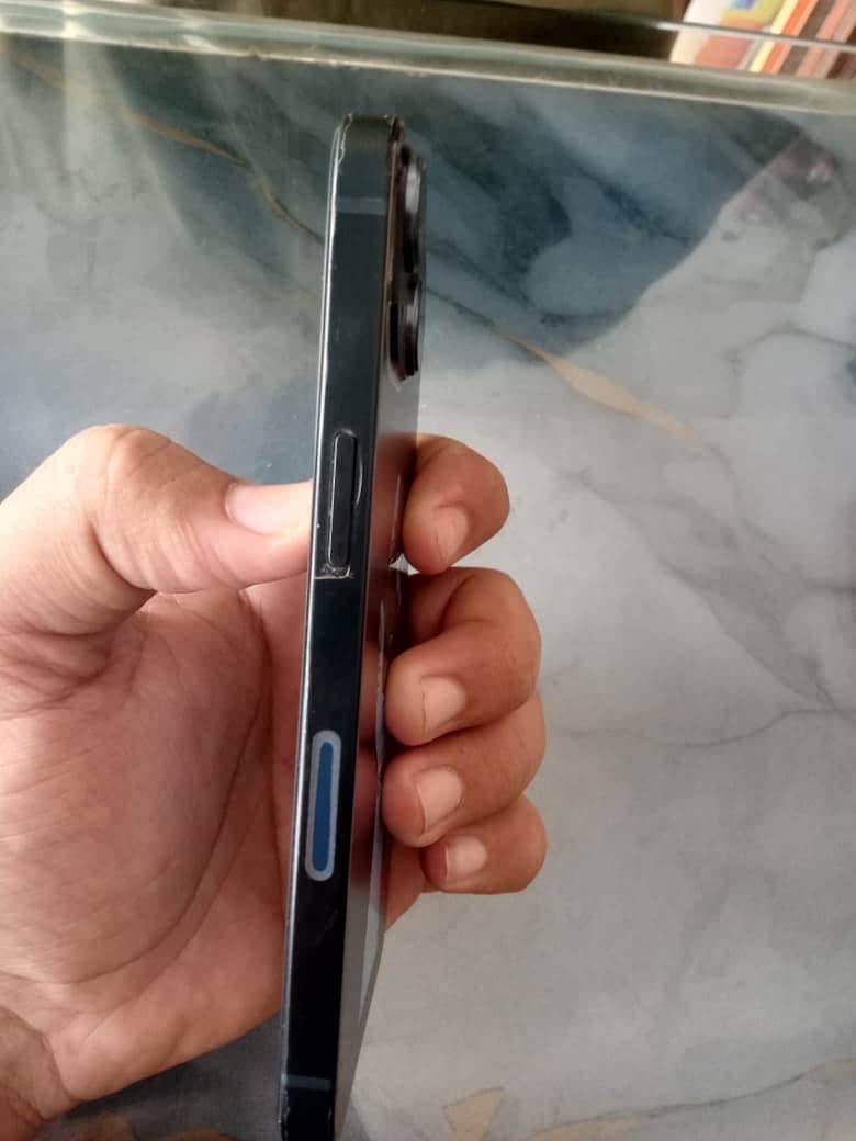 Apple iPhone 13 4