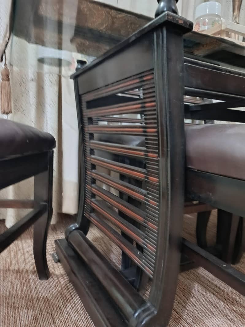 Dining table excellent condition 2